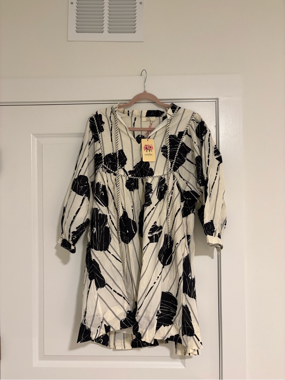 entro Black and White Floral Mini Dress